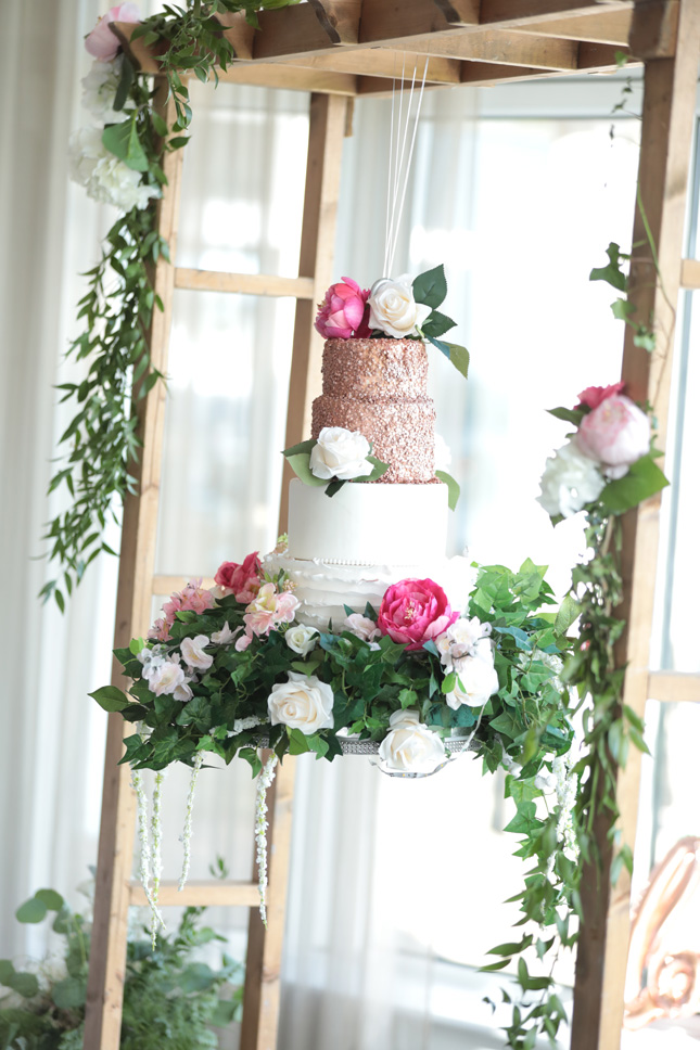 Floating wedding cakes